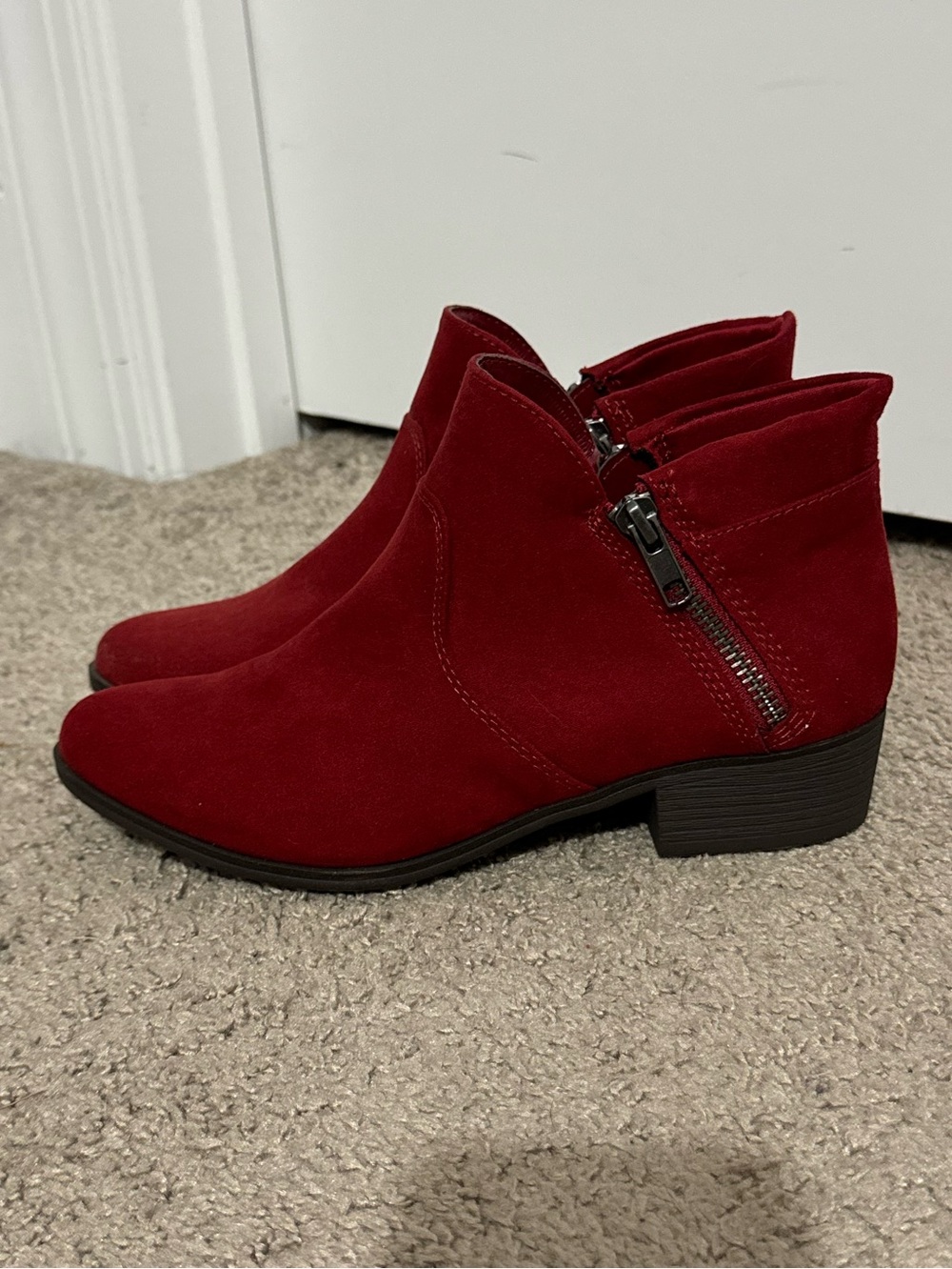 Pretty Sun & Stone size 6.5 cherry red Adeline boots faux suede new